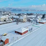Z Teznia Solankowa, Sauna, Kominkiem Led Nad Jeziorem Zywieckim *