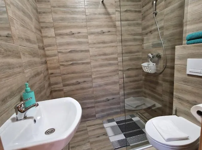 Z Teznia Solankowa, Sauna, Kominkiem Led Nad Jeziorem Zywieckim זאז'צ'ה